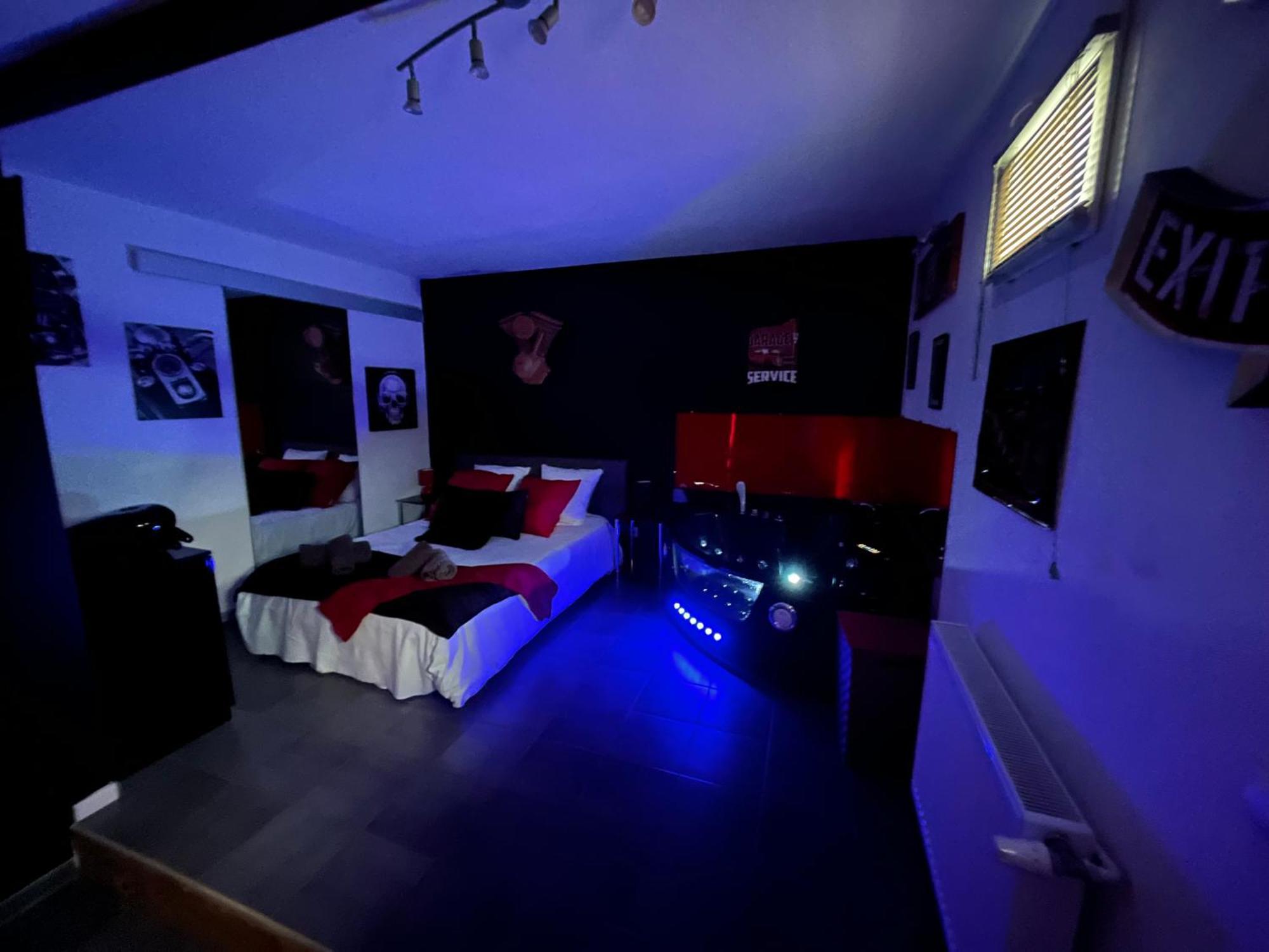"Le Maloya" Chalets Independants -Chambre Balneo - Relais Motards Lacaune Exterior foto