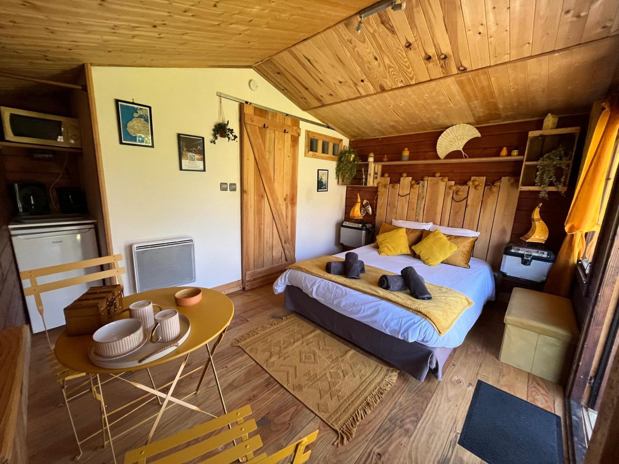 "Le Maloya" Chalets Independants -Chambre Balneo - Relais Motards Lacaune Exterior foto