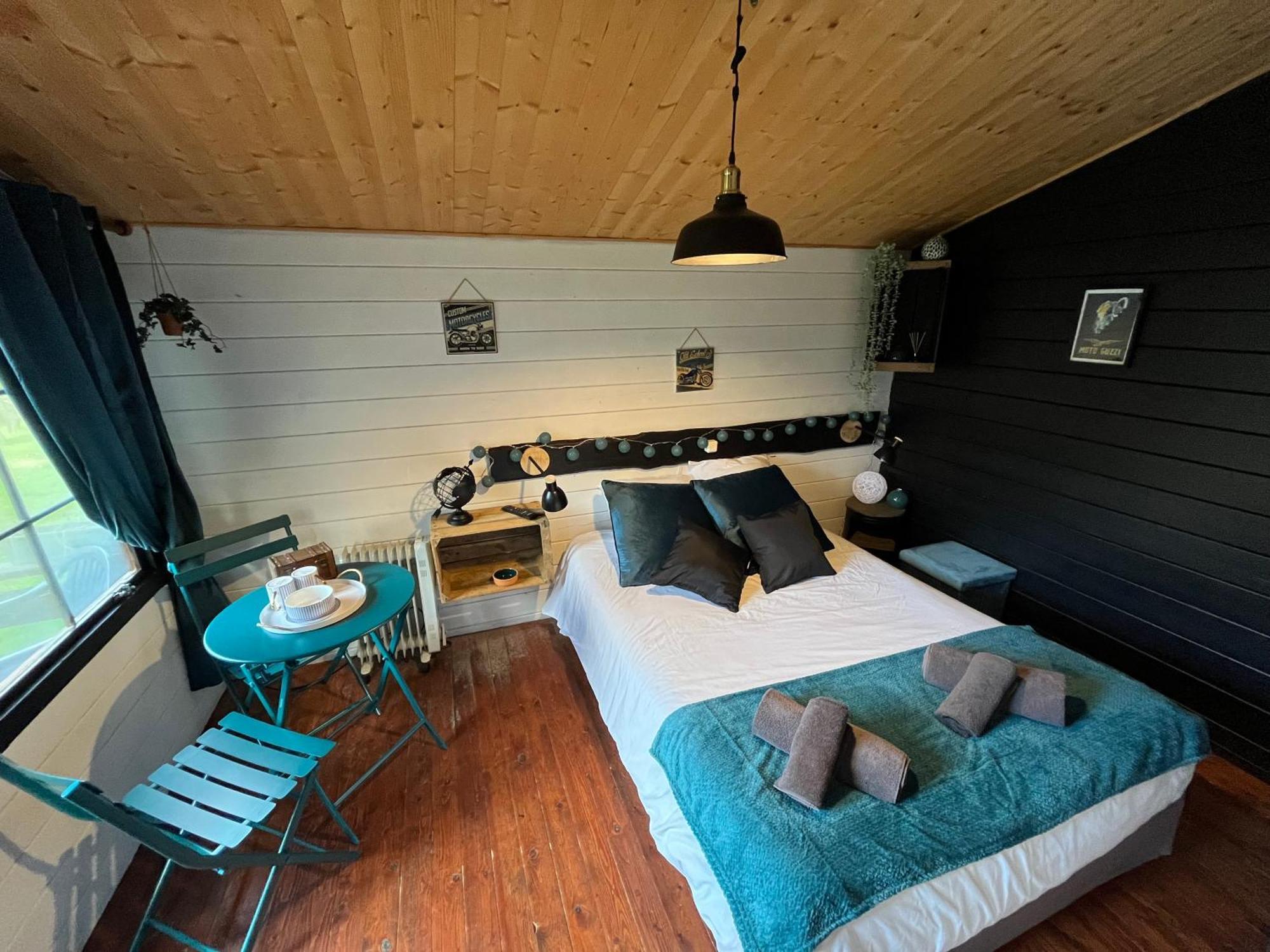 "Le Maloya" Chalets Independants -Chambre Balneo - Relais Motards Lacaune Exterior foto